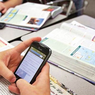 CNDH-pide-limitar-el-uso-de-dispositivos-digitales-en-las-aulas