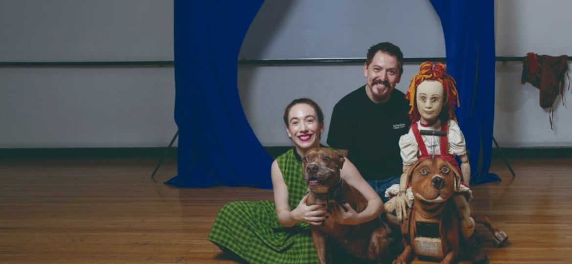 Chumina-la-perrita-de-tres-patas-que-inspiro-una-obra-sobre-el-cambio-y-la-valentia