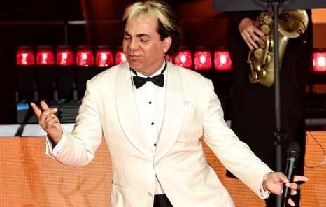 Cristian-Castro-aparece-en-el-Auditorio-Nacional-con-una-nueva-acompanante