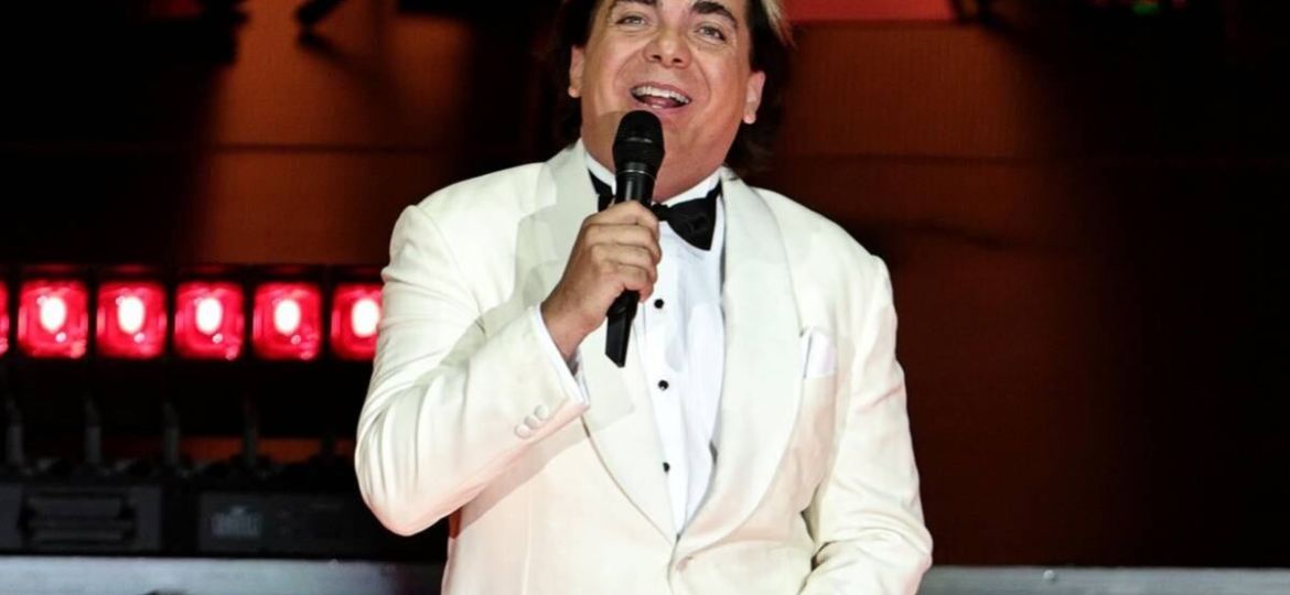 Cristian-Castro-convierte-el-no-hacer-nada-en-un-concierto-con-canciones-estudios-y-tacos