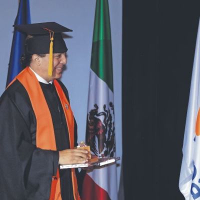 Cristian-Castro-termina-la-preparatoria-a-los-51-anos-y-apunta-a-la-universidad