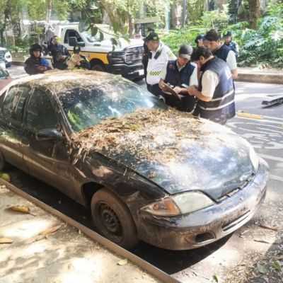 Cuauhtemoc-retira-seis-vehiculos-abandonados-de-la-via-publica