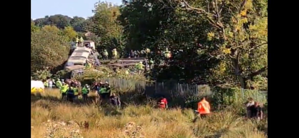 Descarrila-tren-de-pasajeros-en-Lewes-Inglaterra-se-desconoce-si-hay-victimas