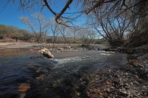 Descarrilamiento-de-Ferromex-provoca-derrame-quimico-en-Naco-Sonora