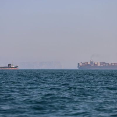 Emiratos-acusa-a-Iran-de-atacar-un-petrolero-de-ADNOC-en-el-estrecho-de-Ormuz
