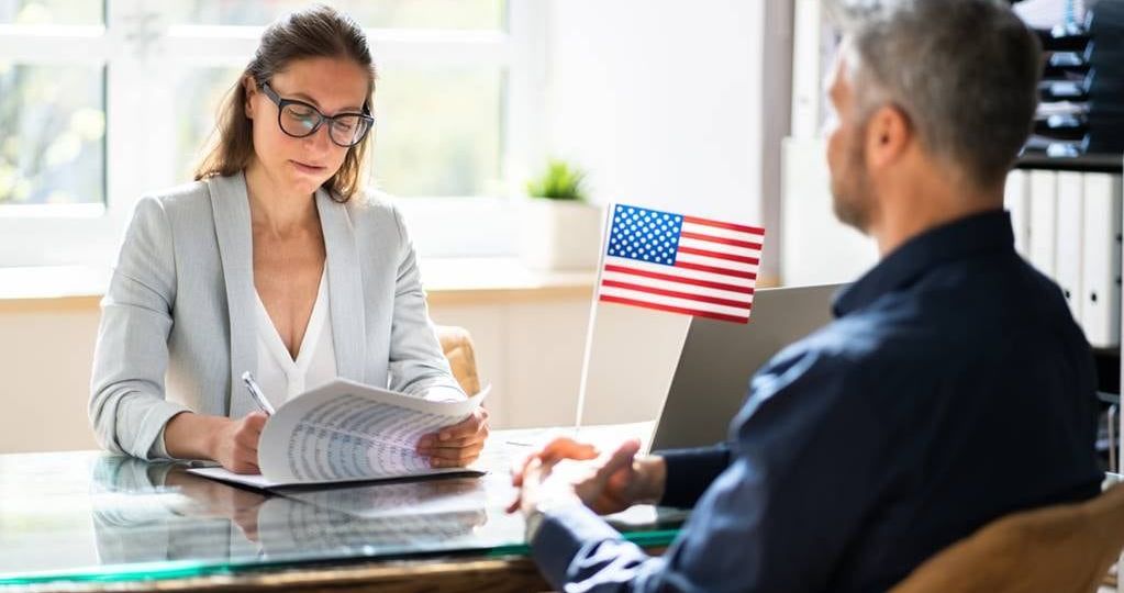 Estas-son-las-razones-por-las-que-pueden-revocar-una-visa-americana