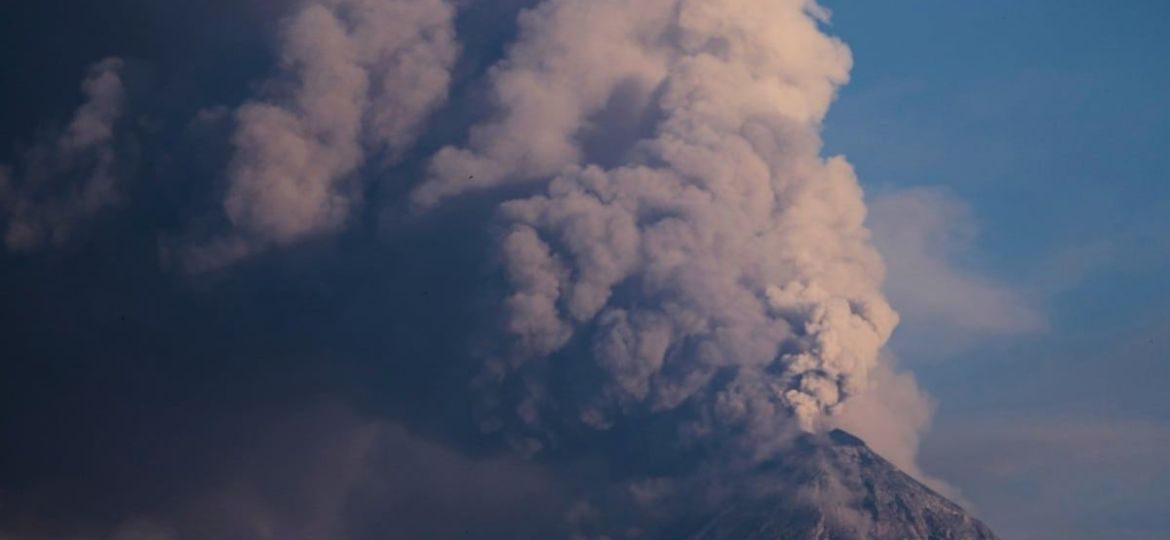 Guatemala-activa-alerta-anaranjada-por-erupcion-del-volcan-de-Fuego-y-evacua-comunidades