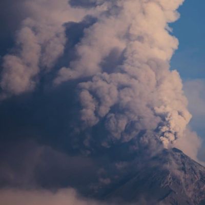 Guatemala-activa-alerta-anaranjada-por-erupcion-del-volcan-de-Fuego-y-evacua-comunidades