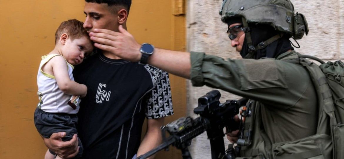 Huckabee-califica-de-acto-de-terrorismo-el-asedio-de-colonos-israelies-a-familias-palestinas-en-Qusra