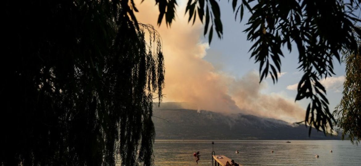 Incendio-Bald-Range-obliga-a-evacuar-a-mas-de-20-mil-personas-en-Columbia-Britanica