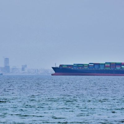 Iran-condiciona-reapertura-del-estrecho-de-Ormuz-a-compensacion-de-EU-y-avanza-con-Oman-en-nueva-ruta