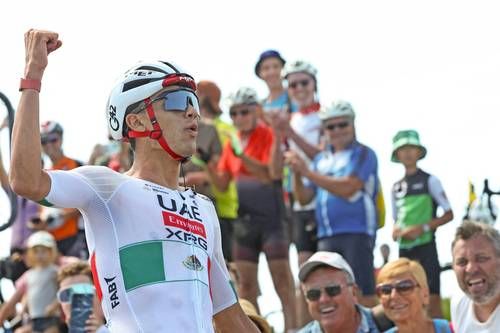 Isaac-del-Toro-extiende-hasta-2031-su-contrato-con-UAE-Team-Emirates-XRG