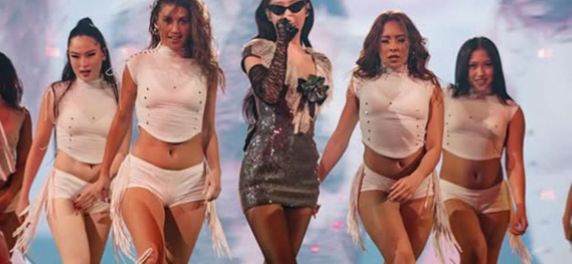 Jennie-hace-historia-en-Lollapalooza-Chicago-y-estrena-tres-canciones