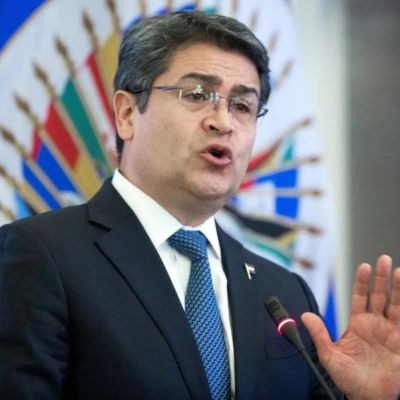 Juan-Orlando-Hernandez-enfrentara-en-libertad-proceso-por-lavado-y-fraude-en-Honduras