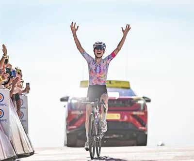 Kasia-Niewiadoma-gana-en-el-Mont-Ventoux-y-toma-el-liderato-del-Tour-de-Francia-femenil
