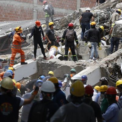 La-busqueda-de-sobrevivientes-continua-en-Colombia-tras-terremoto-de-7.4
