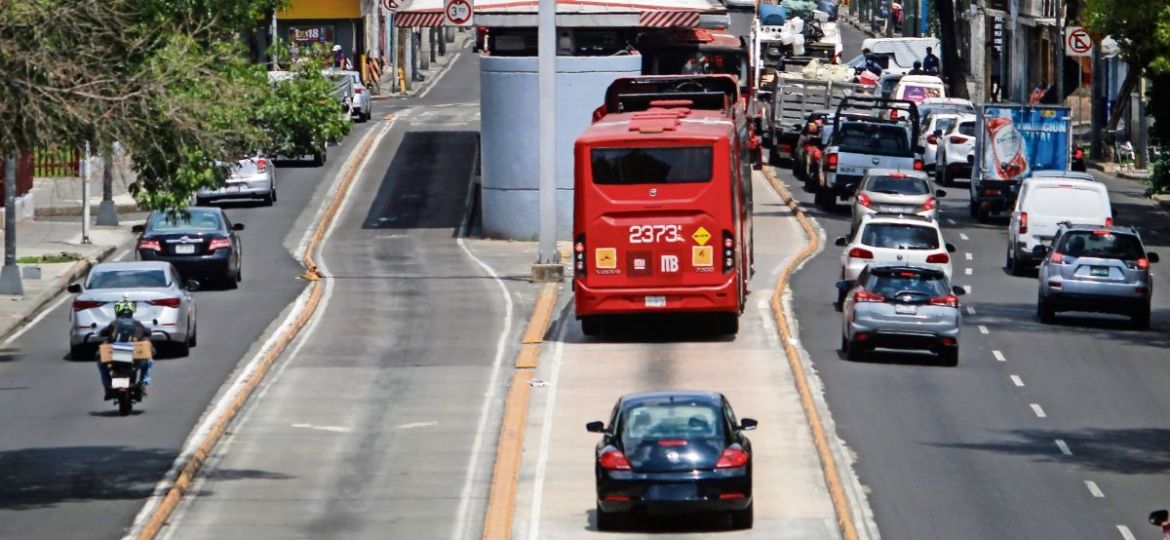 Metrobus-registro-1.6-millones-de-invasiones-a-su-carril-confinado-en-2025