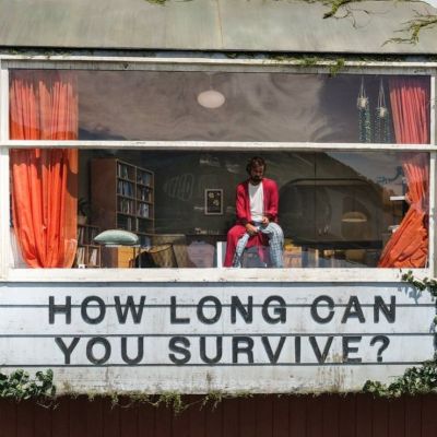 Netflix-coloca-a-un-hombre-dentro-de-una-valla-publicitaria-para-promocionar-The-Last-House