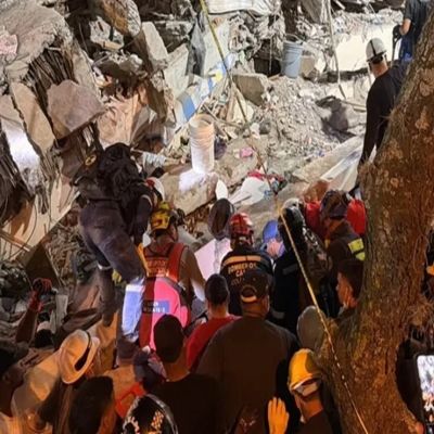 Policias-rescatan-con-vida-a-una-mujer-y-a-su-perro-tras-terremoto-en-Cali