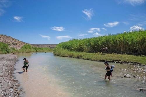 Popularidad-de-Trump-cae-a-33-mientras-su-gobierno-pausa-muro-en-Big-Bend