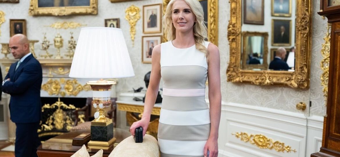 ¿Quien-es-Natalie-Harp-la-asistente-de-Donald-Trump-que-quedo-en-el-centro-de-la-polemica
